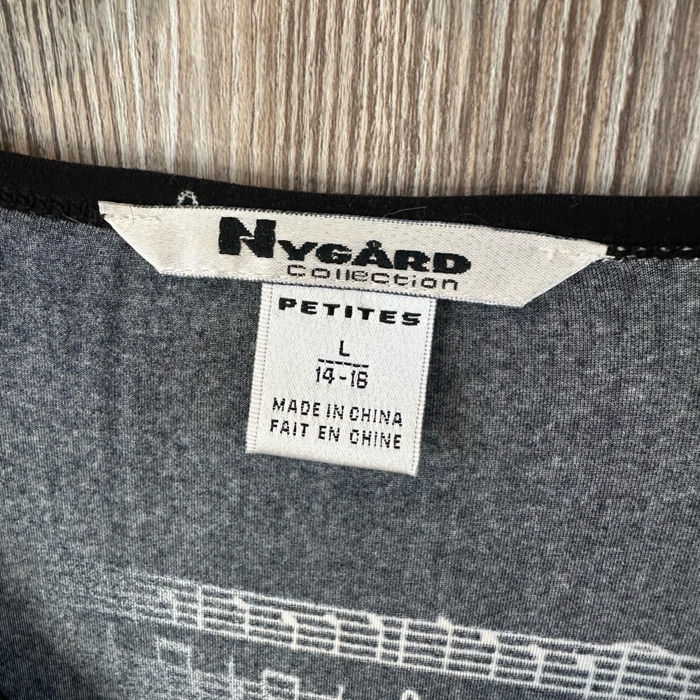 Nvgard v-neck, top with musical elements, PL - Picture 5 of 5